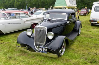 Westbury, Wiltshire, İngiltere - Eylül 12019: A 1936 Chrysler Wimbledon (CLK 593) at the White Horse Classic and Vintage Vehicle Show 2019                            