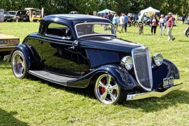 Westbury, Wiltshire, İngiltere - Eylül 12019: 1950 Ford V8 Pilot özel Hot Rod, 2019 White Horse Klasik ve Vintage Vehicle Show                                                  