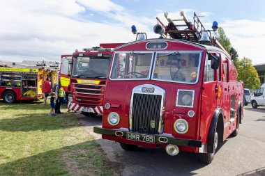 Cotswold Havaalanı, Gloucestershire, İngiltere - 16 Eylül 2018: 1951 Eski Wiltshire İtfaiye Tugayı, Dennis F12 Pompa Kaçış İtfaiyesi, HMR 765, Acil Servis Şovu 2018                                               