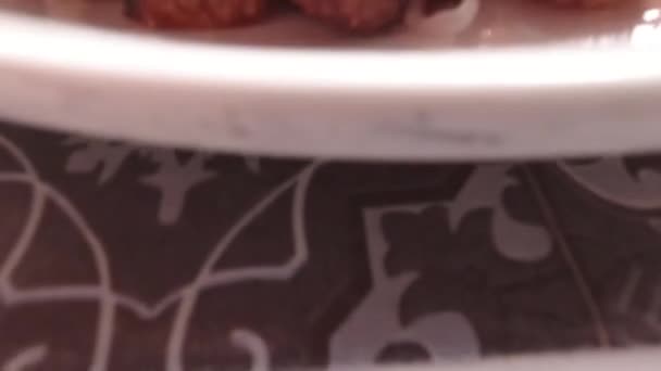 Смак Балі Насолоджуйтесь Традиційним Свинячим Рисом Супроводі Смачного Самбала Мата — стокове відео