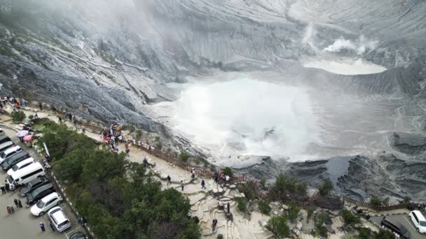 Tangkuban Parahu Mountain Felborult Hajó Elképesztő Kilátással Egy Aktív Vulkán — Stock videók