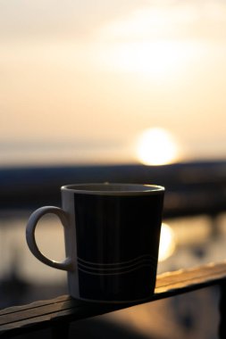 Altın Ufuklar, Yakın Çekim Kupa Gündoğumu Bokeh Tayvan 'da Okyanus Bakışları