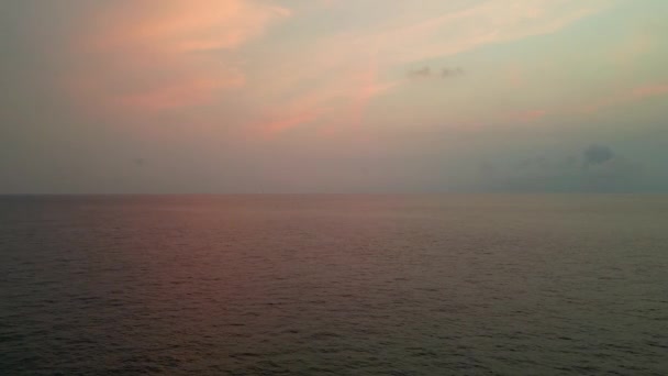 Altın Ufuk Tayvan Xiaoliuqiu Şehrinde Güneşin Batışında Denizin Güzelliğini Yakalıyor — Stok video