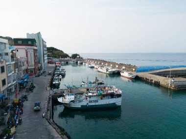 Xiaoliuqiu Limanı Tayvan, Peaceful City Adası, Mavi Deniz ve Balıkçı Gemileri