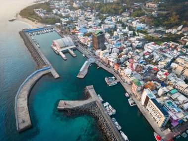 Xiaoliuqiu Limanı Tayvan, Peaceful City Adası, Mavi Deniz ve Balıkçı Gemileri