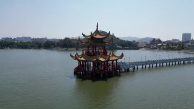 Kaohsiung şehrine bakan Bahar ve Sonbahar Havacılık Pavyonu