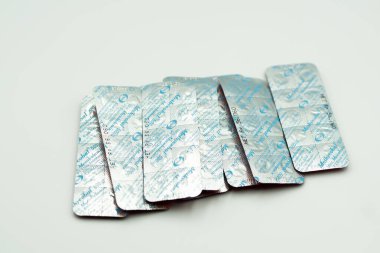 Methycobal 500 mg 'lık yüksek çözünürlüklü görüntüler, nöropati tedavisi ve B12 vitamini eksikliği için kullanılır..