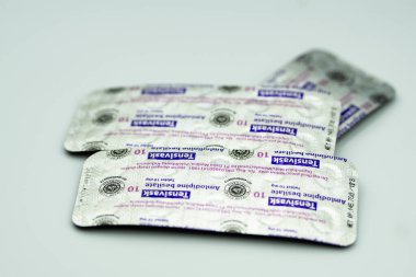 Amlodipine 10 mg ile, Tensivask hipertansiyonu yönetir ve kalp sağlığını destekler, kalp krizi gibi kardiyovasküler sorunları önler.