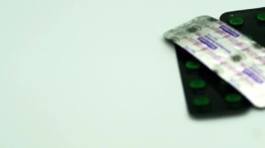 Net bir doz Tensivask tableti, amlodipin içeren hipertansiyon ilacı. Yüksek tansiyon ve anjini kontrol altına almak için kullanılır, kalp sağlığının daha iyi olmasını sağlar..