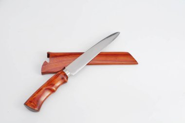 Sharp... dokunma! Şefin mutfak bıçağı beyaz arka planda izole edilmiş.