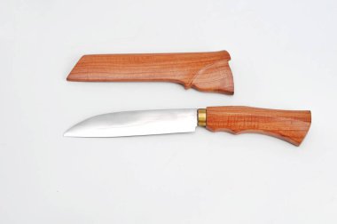 Sharp... dokunma! Şefin mutfak bıçağı beyaz arka planda izole edilmiş.