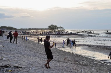 Riau-Endonezya, 17 Nisan 2024: Yeni Boğaz Sahili, Bengkalis Adaları