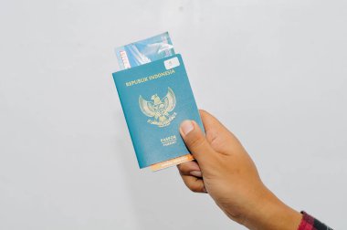 Endonezya pasaportlu bir adam.