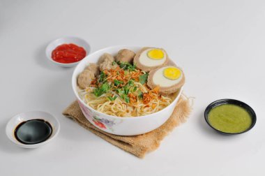 Bakso Köfteli Erişte Çorbalı Chili Sour Suace Endonezya usulü, makale, gıda ürünü, grafik kaynağı ve ticari kullanım için mükemmel