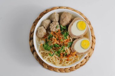 Bakso Köfteli Erişte Çorbalı Chili Sour Suace Endonezya usulü, makale, gıda ürünü, grafik kaynağı ve ticari kullanım için mükemmel