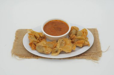 Batagor ya da Bakso Tahu Goreng, Sundanese ve Endonezya dilindeki kısaltması: 