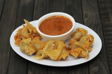 Batagor ya da Bakso Tahu Goreng, Sundanese ve Endonezya dilindeki kısaltması: 