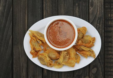 Batagor ya da Bakso Tahu Goreng, Sundanese ve Endonezya dilindeki kısaltması: 