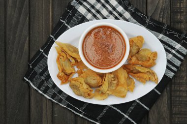Batagor ya da Bakso Tahu Goreng, Sundanese ve Endonezya dilindeki kısaltması: 