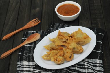 Batagor ya da Bakso Tahu Goreng, Sundanese ve Endonezya dilindeki kısaltması: 