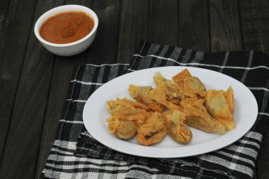 Batagor ya da Bakso Tahu Goreng, Sundanese ve Endonezya dilindeki kısaltması: 