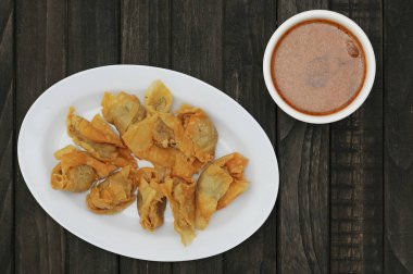 Batagor ya da Bakso Tahu Goreng, Sundanese ve Endonezya dilindeki kısaltması: 