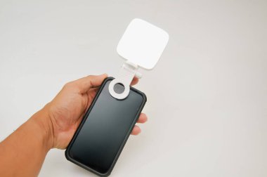  Klipsli cep telefonu, içerik aracı