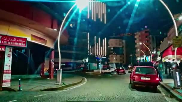 트래픽으로 리즈의 거리에서 자동차와 건물과 거리의 2024 — 비디오