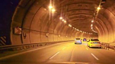 Şehirde gece trafiği