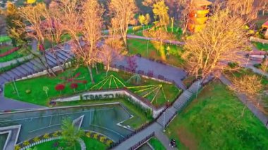 Parktaki güzel bahçe.