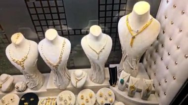 Piyasada mücevher ve aksesuarlar