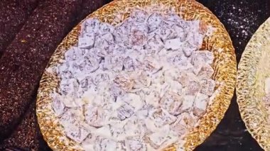 Yılbaşı pazarı, şehirde noel pazarı. Noel pazarı, Noel süslemeleri, kışın arka plan. xmas ve kış tatili.