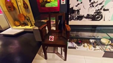 Modern bir otelin içinde.