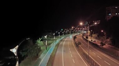 Barselona şehrinin gece manzarası