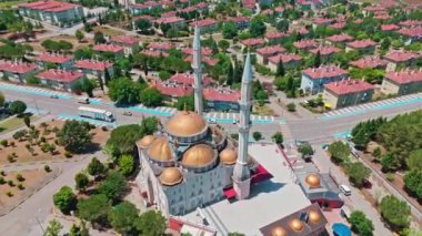 Yazın yeni şehrin havadan manzarası.