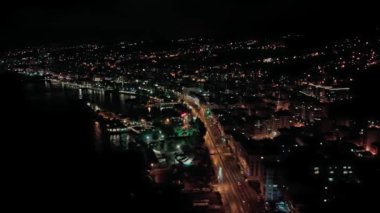 Soçi şehrinde gece lambaları