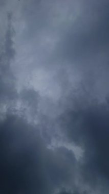 Fırtına bulutları zaman ayarlı, dikey video