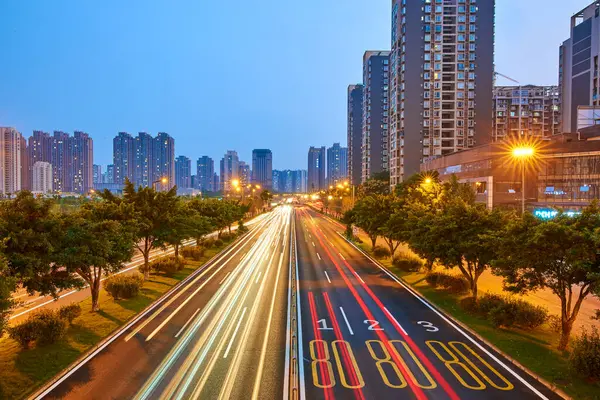 Tianfu Yeni Bölge Chengdu Sichuan Eyaleti 'nin gece manzarası.