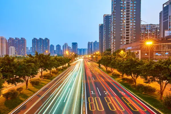 Tianfu Yeni Bölge Chengdu Sichuan Eyaleti 'nin gece manzarası.