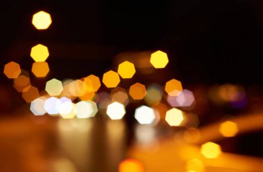 Geceleri araba bulanıklaşıyor.