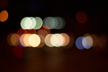 Koyu arkaplanda ışığın bulanıklığı