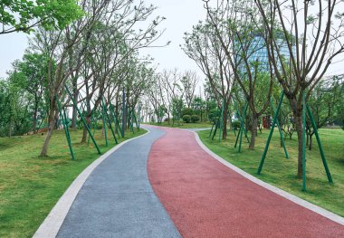 Jiaozi Park, Chengdu, Çin 'deki lastik pist.