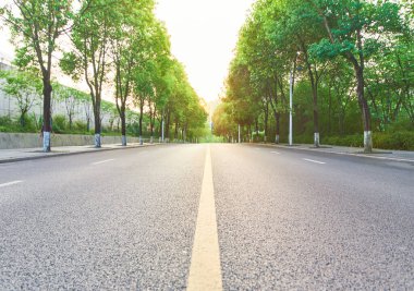 Düz bir yol bizi uzaklara götürür.