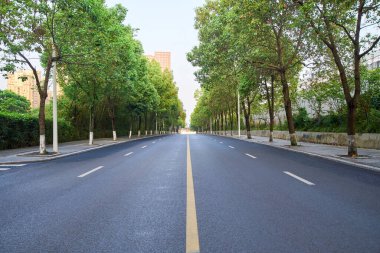 Düz bir yol bizi uzaklara götürür.