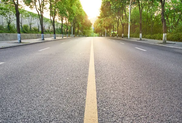 Düz bir yol bizi uzaklara götürür.