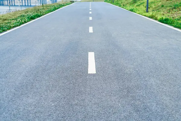 Düz asfalt otoyolun arka planı