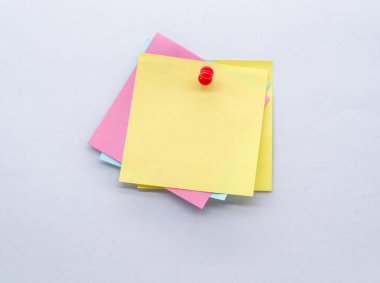 İğneli sarı yapışkan not etiketi