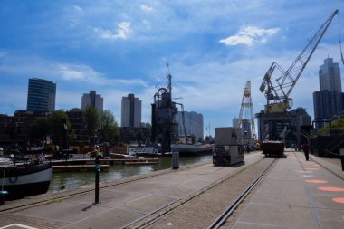 Rotterdam, Hollanda, 07: 15 2024: Rotterdam 'daki leuvehaven' ın genel görünümü