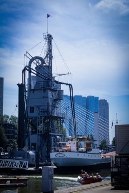 Rotterdam, Hollanda, 07: 15 2024: Rotterdam limanında 19 tahıl çıkarma tesisi
