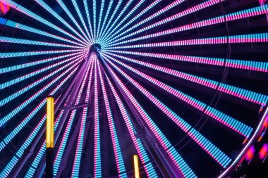 2024 gecesi dönme dolap.